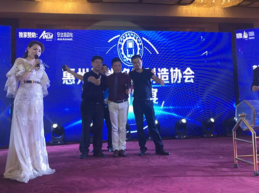 人生就是搏展示流体应用智造新方式｜手机自动化展报道