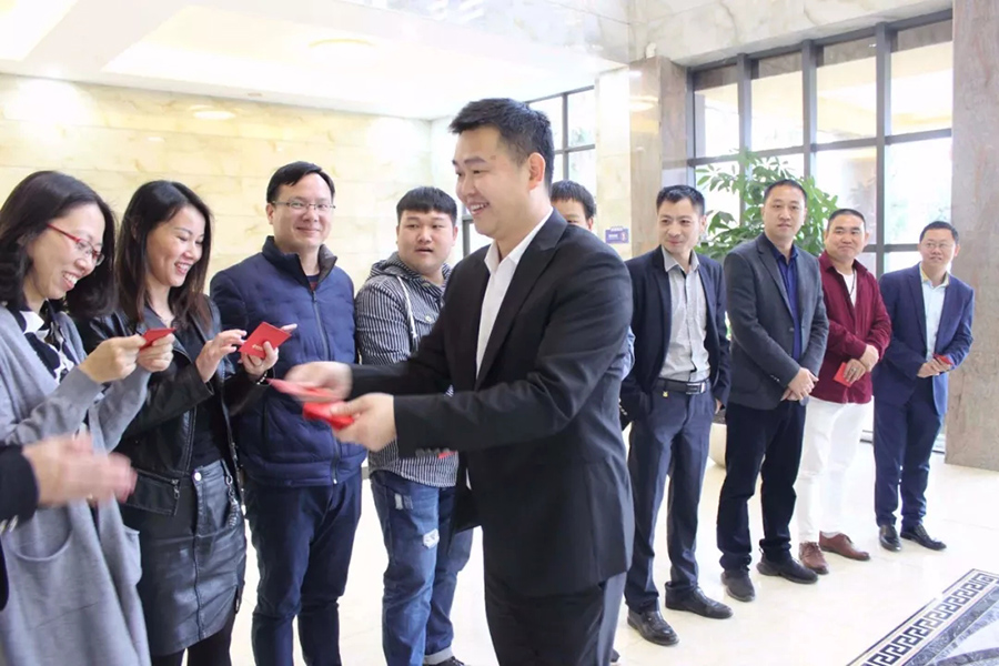 2019 | 人生就是搏自动化恭祝您“猪”事顺利，开年大吉！