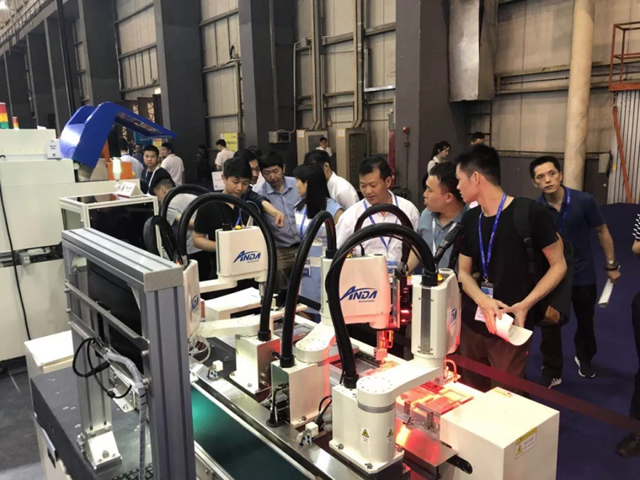 人生就是搏坚持自主创新，多部设备首次公开亮相 | 电子制造自动化展报道